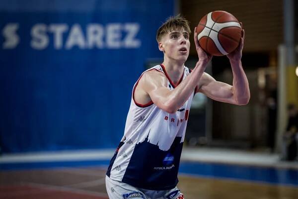 Petr Křivánek povede brněnské basketbalisty do play-off jako kapitán.