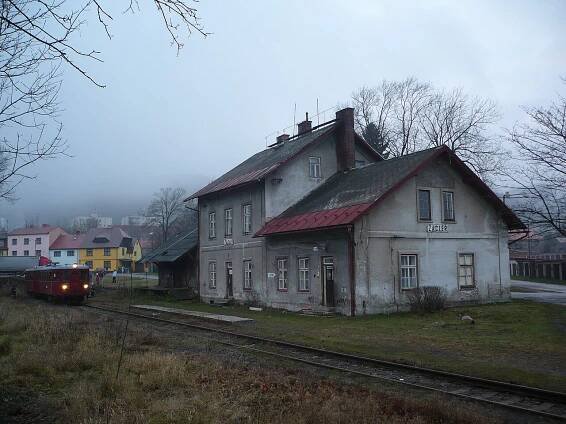Trať Královec – Žacléř je už v soukromých rukou, úřad řeší proměnu na místní dráhu