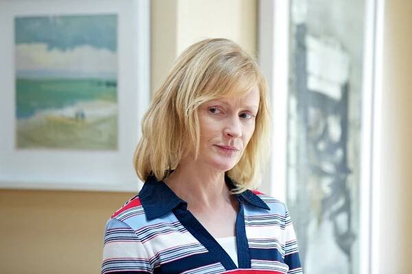 V čísle 9 - Nana's Party - Promo - Claire Skinner
