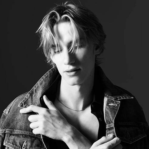 CELINE HOMME – PORTRAIT OF AN ACTOR – LEVON HAWKE | Avenue Montaigne