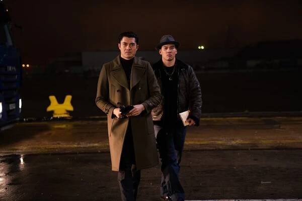 Henry Golding, Jason Wong - Gentlemani - Z filmu