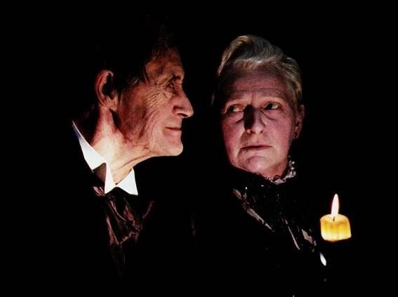 Dům dlouhých stínů - Z filmu - John Carradine