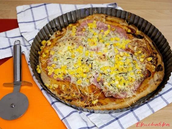 Domácí pizza s žitnou moukou - Ekucharka.cz