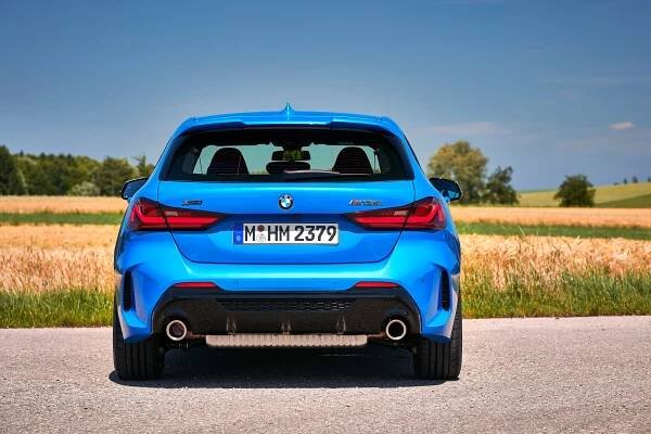 BMW 1: Podrobné specifikace vozidel & Interaktivní nástroj pro srovnání
