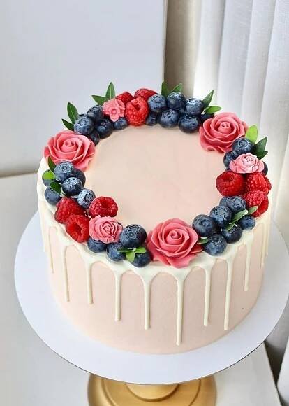 Pin by Ольга on Торты | Fruit cake design, Cake decorated with fruit, Drip cakes