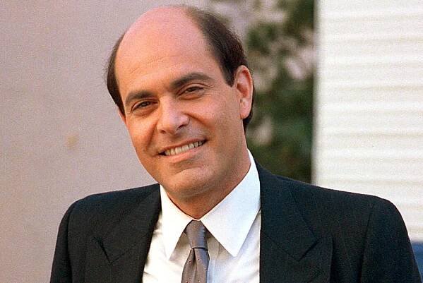 Actor Alan Rachins smiles in a suit at the 20th Century Fox studio in Los Angeles, Calif., on Jan. 26, 1988.