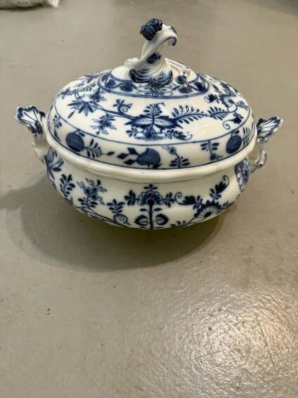 Porcelánová terina - cibulák originál míšeň ( skřížené meče) - Starožitnosti a umění