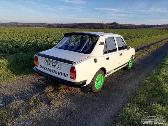 Hans / Bílá 120L 1979 < užovky < auta < skoda-virt.cz