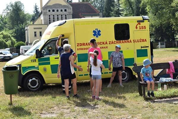 Děti v parku nahlédly pod pokličku činnosti záchranářů, hasičů a policistů