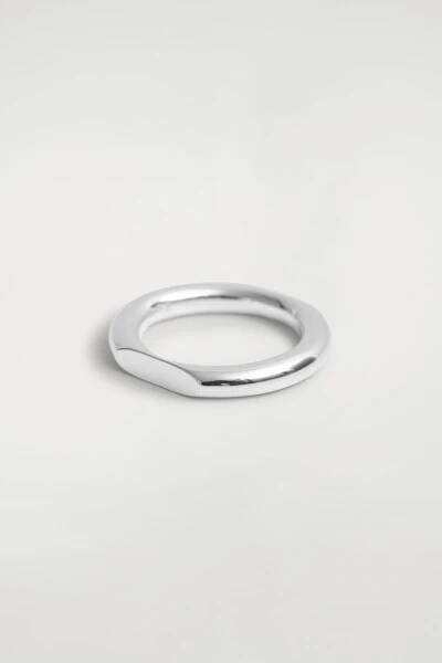 SCULPTED RING