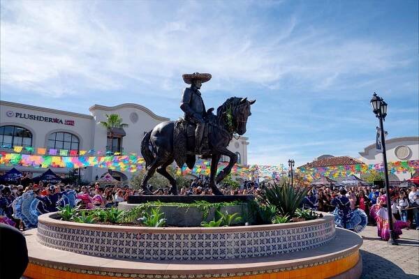 Vicente Fernandez statue unveiling ceremony - Primestor
