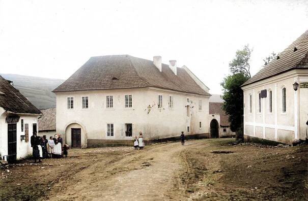Fara ve Stříbrné Skalici postavená roku 1754 je jednou z nejstarších dochovaných staveb v obci - h1