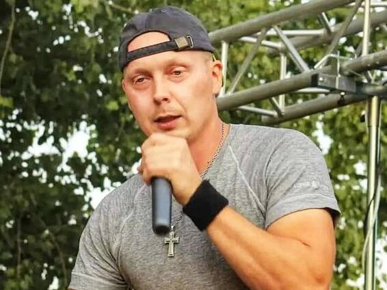 Vánoční tajemství. Zpívající hasič Jurič Pařil z Vysočiny má nový Vánoční song