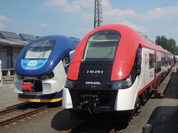 Soubor:Czech Raildays 2013, PESA ELF a RegioShark (05).jpg – Wikipedie