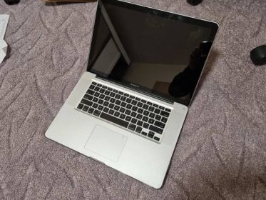 Notebook Apple MacBook Pro 15" - Počítače a hry
