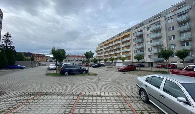 PRONÁJEM PARKOVACÍHO STÁNÍ VE DVOŘE, JÍROVCOVA, ČB