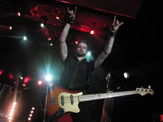 Paramore - Wikimedia Commons