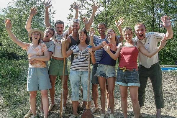 Proč bychom se netopili - Vyplouváme - Z natáčení - Markéta Štechová, Václav Rašilov, Branislav Polák, Radek Zima, Tereza Kostková, Lukáš Vaculík, Markéta Děrgelová, Zuzana Kajnarová, Jiří Ployhar ml.