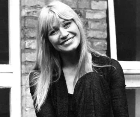 Mary Travers Biography - Facts, Childhood, Family Life & Achievements