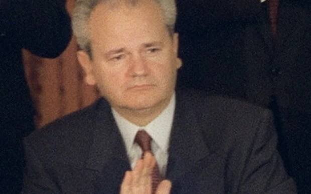 Galerie: ‚Velký vůdce‘. Srbský prezident ocenil Miloševiče, kosovští politici se bouří - Galerie - Echo24.cz