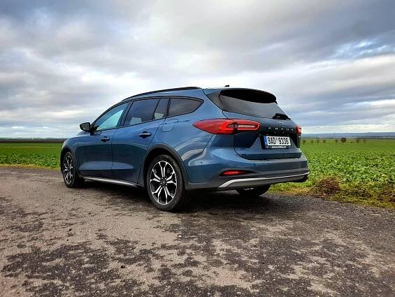 Ford Focus 1.0 EcoBoost kombi. Potěší v každé situaci - Autaprozeny.cz
