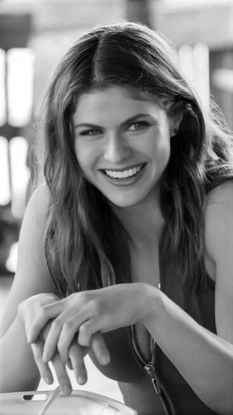 1080X1920 Alexandra Daddario Wallpaper and Background