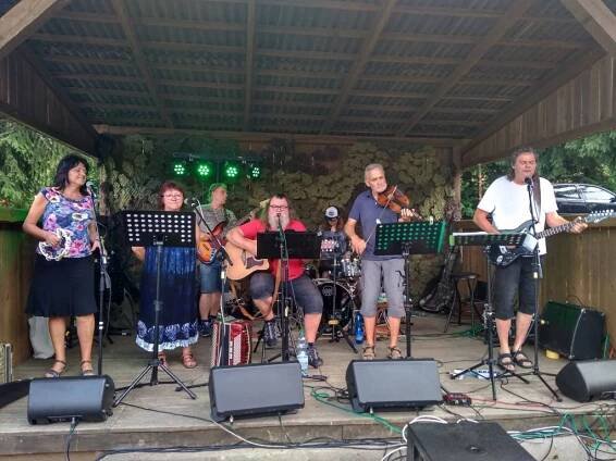 Country na hřišti - Oficiální stránky obce Mříčná