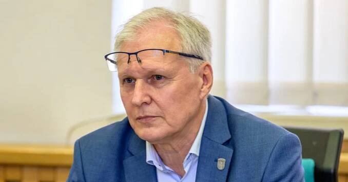 Chomutovský primátor Petrilák skončil. Vaz mu zlomilo obchodování s rouškami za covidu