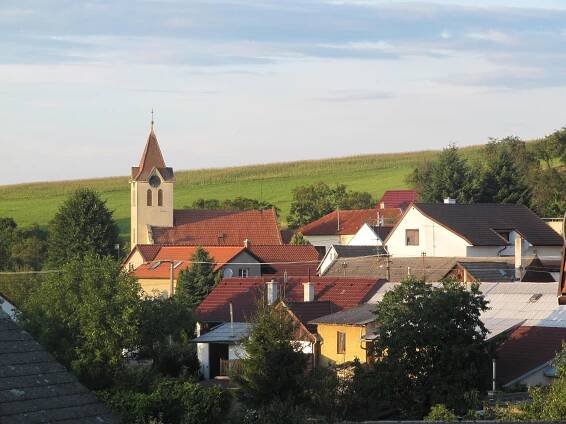 Soubor:Komárov (ZL), pohled.jpg – Wikipedie