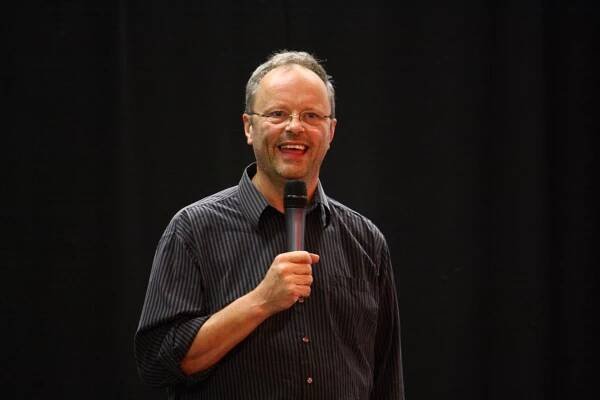 Robert Llewellyn