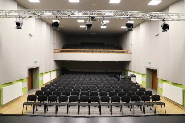 Sala widok na widownię ze sceny