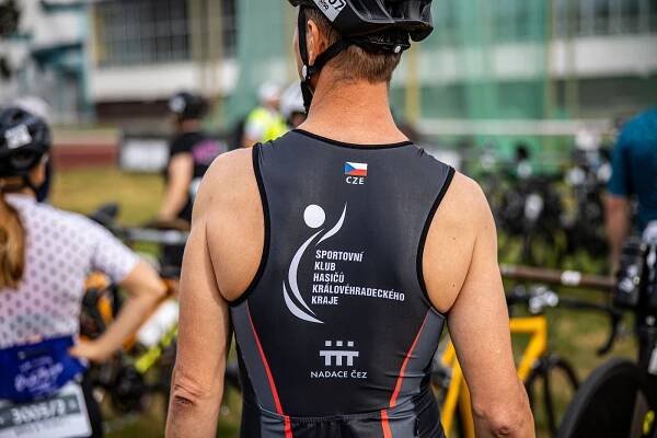 Závod Ironman, který se o víkendu uskutečnil v Hradci Králové zná již své vítěze, vyhrál tým HZS Moravskoslezské­ho kraje