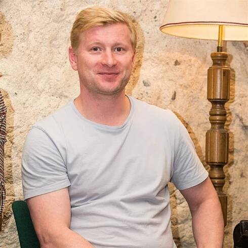 Další herec bez peněz kvůli koronaviru: Ladislav Hampl si našel brigádu na koupališti - Expres.cz