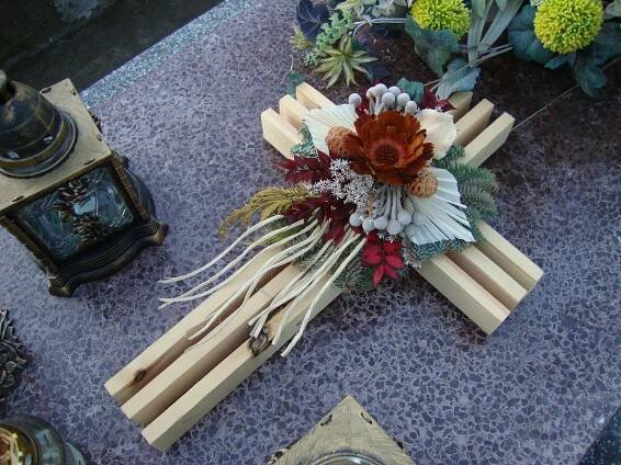 Funeral Flower Arrangements: Beautiful DIY Ideas