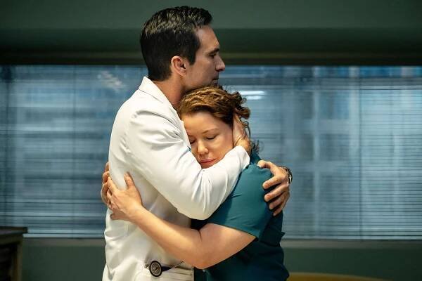 Nestor Carbonell as Dr. Ruben Soriano and Justina Machado as Dr. Natalie Cruz in Episode 102 of Pulse