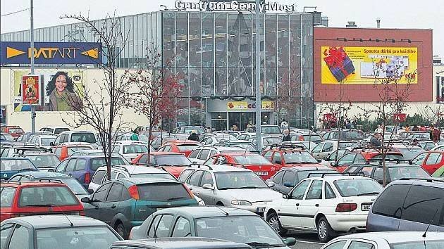 Vyděrač hrozící bombovým útokem čeká na obvinění