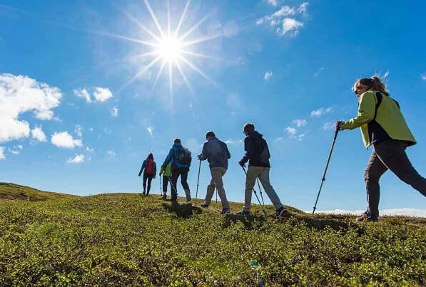 hiking-storsteinen-tromso-norway-hgr-54335_1920-photo_orjan_bertelsen