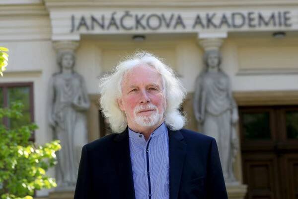Vyjádření JAMU a jejího rektora prof. Mgr. Petra Oslzlého k situaci na Univerzitě divadelních a filmových umění v Budapešti