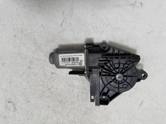 Motor stahování oken přední pravý 1T0959702S VW TOURAN | VWAudi.cz 