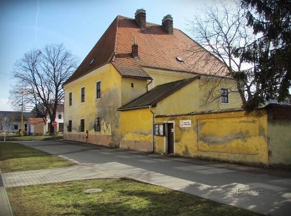 Tlumačov - budova fary - Dům, budova