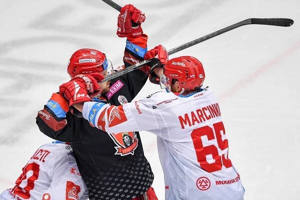 Oslavy se odkládají. Třinec poprvé ve finálové sérii prohrál, rozhodl Pavlík