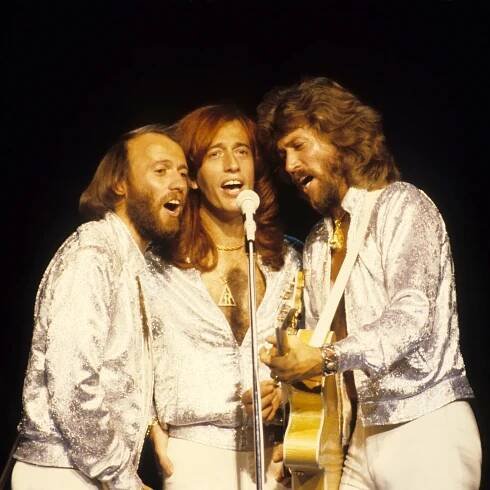 Poslechněte si interpreta Bee Gees, sledujte hudební videa, přečtěte si životopis, podívejte se na data turné a další informace.