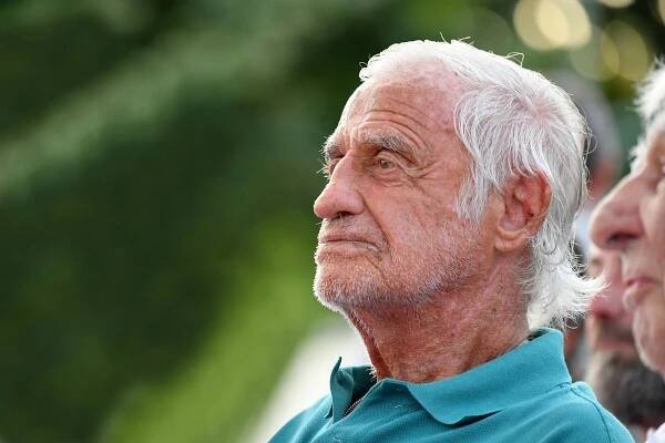  Ve věku 88 let zemřel ve svém domě v Paříži herec Jean-Paul Belmondo