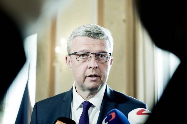 Ministr průmyslu a obchodu Karel Havlíček (za... | iROZHLAS - spolehlivé zprávy