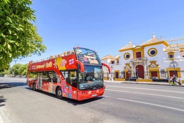Sevilla: Okružní jízda městem s možností libovolného nástupu a výstupu | GetYourGuide