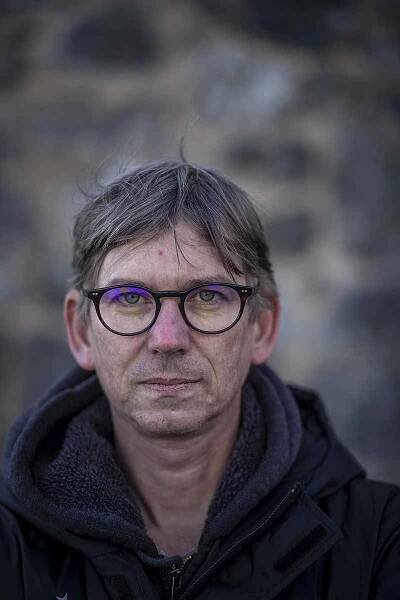 Popřejte k narozeninám hostivické bábince, vyzývá veřejnost režisér Strach