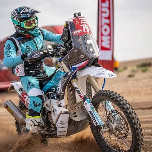 Kolik stojí Dakar? Podmol o nákladech i zranění: se zlomeninou jel 200 km
