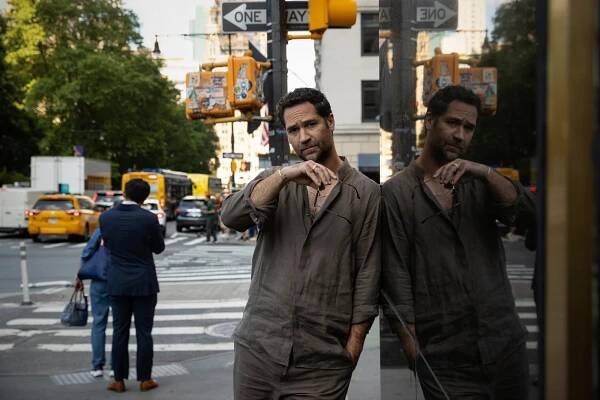 Manuel García-Rulfo on 'Jurassic World Rebirth,' Spielberg & 'The Lincoln Lawyer' New Season.