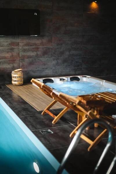 Bazén v ubytování Pod Vojtěchem - soukromý wellness apartmán nebo v jeho okolí