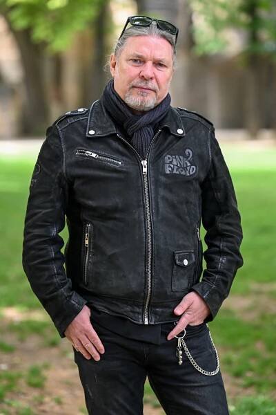 FOTO: Petr Kolář nazpíval znovu píseň od Petra Muka Láska, ta nebezpečná věc. – stránka 18
